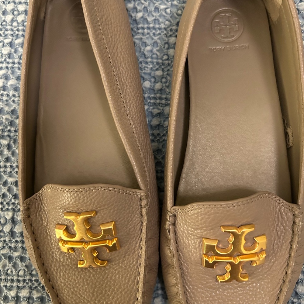 Tory Burch Everly Driver Tumbled Leather - French Gray - size 8.5